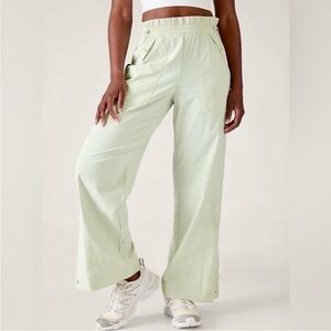 Athleta Trekkie High Rise Parachute Pants Size 4 in Celadon Tint